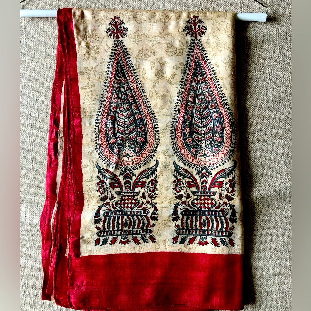 Beautiful indian silk scarf for sale. 100% silk and made in india.